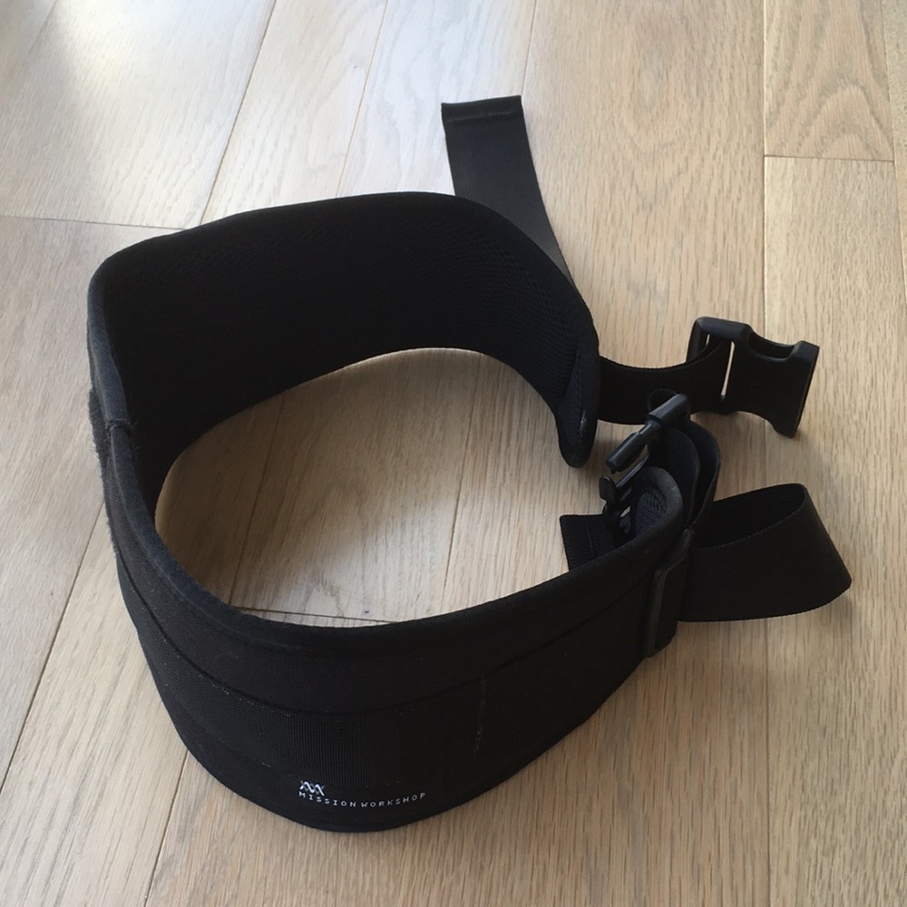 Mission Workshop Low-Profile Waist-Belt black backpack lumbar support